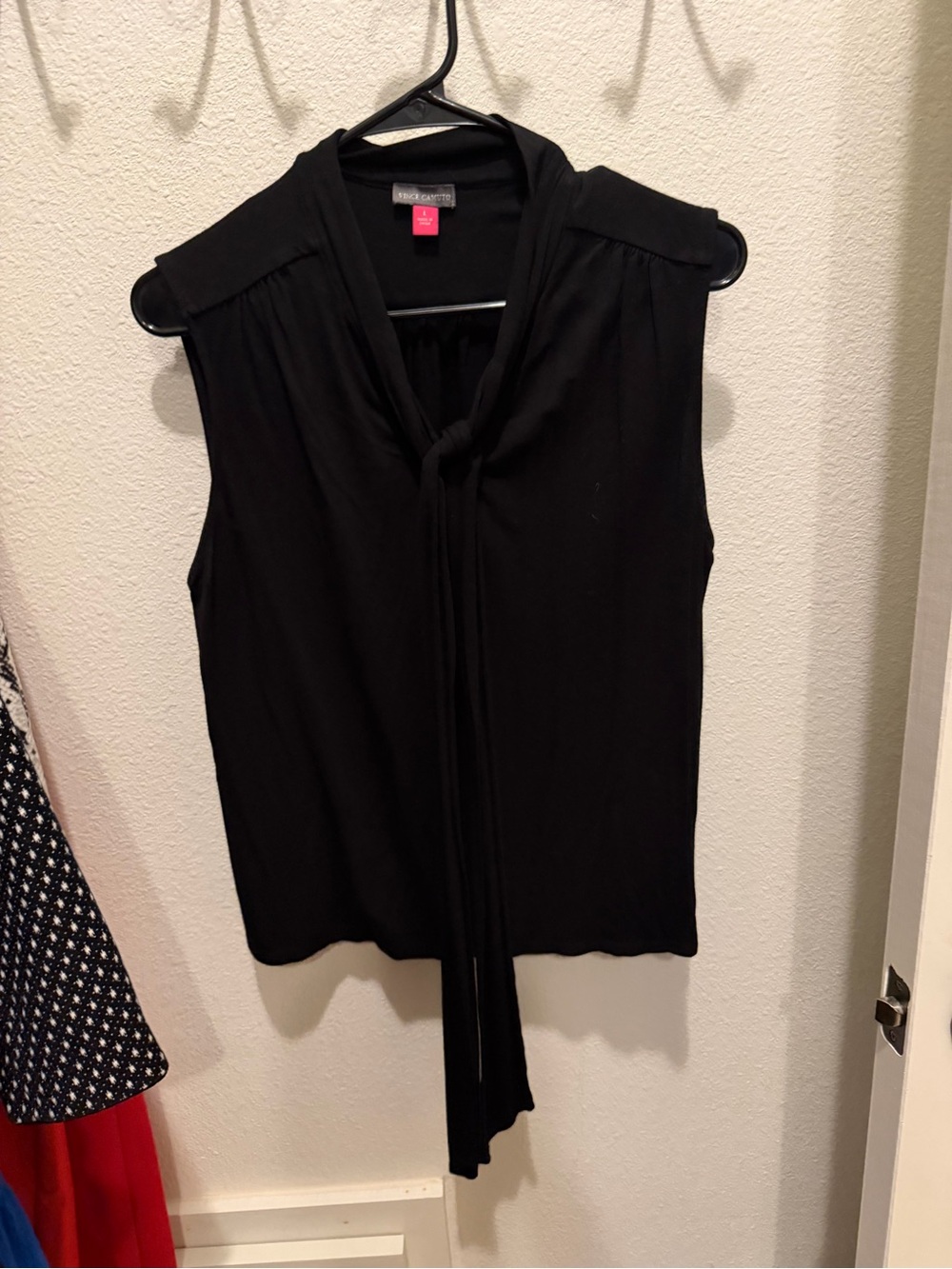 Vince Camuto Black Sleeveless Tie-Neck Blouse